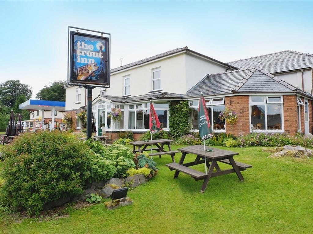 The Trout Inn Beulah Exteriör bild