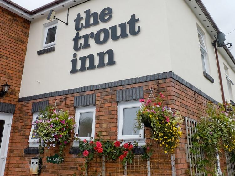 The Trout Inn Beulah Exteriör bild